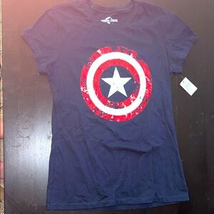 NEW WITH TAGS Universal’s Islands of Adventure Capt. America Shield Graphic Tee
